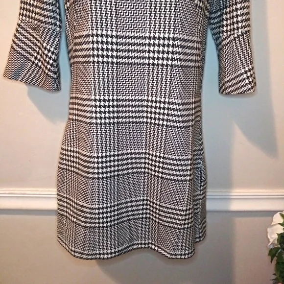 H&M Retro Style Black & White Houndstooth Sequinned Swan Brooch Sheath Dress - Picture 3 of 12